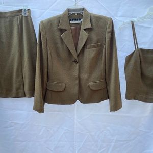 High End New York/Paris Elite Fashion Women's Suit